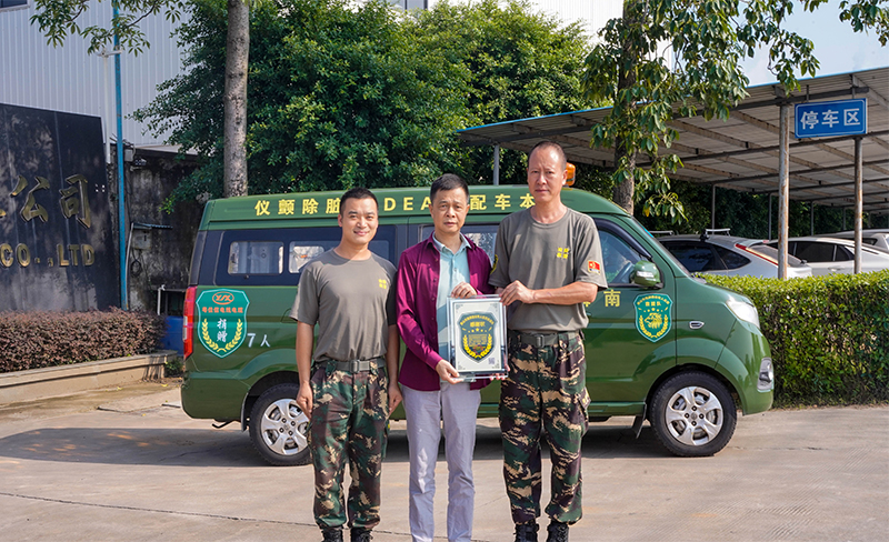 暖心捐赠 助力公益丨左手视频公司向南狮救援队捐赠救援汽车